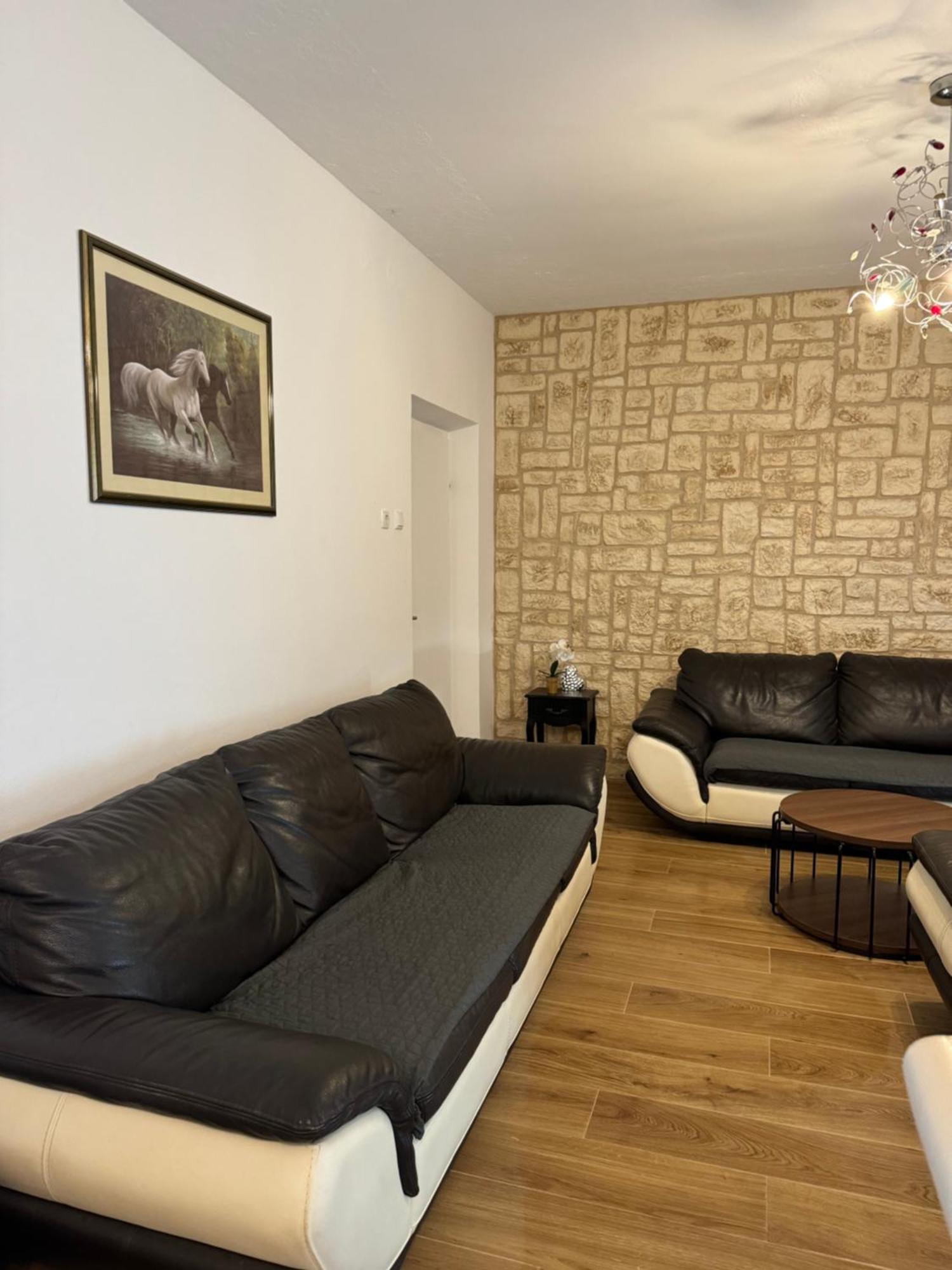 Residence Biocic Donji Okrug  Bilik gambar